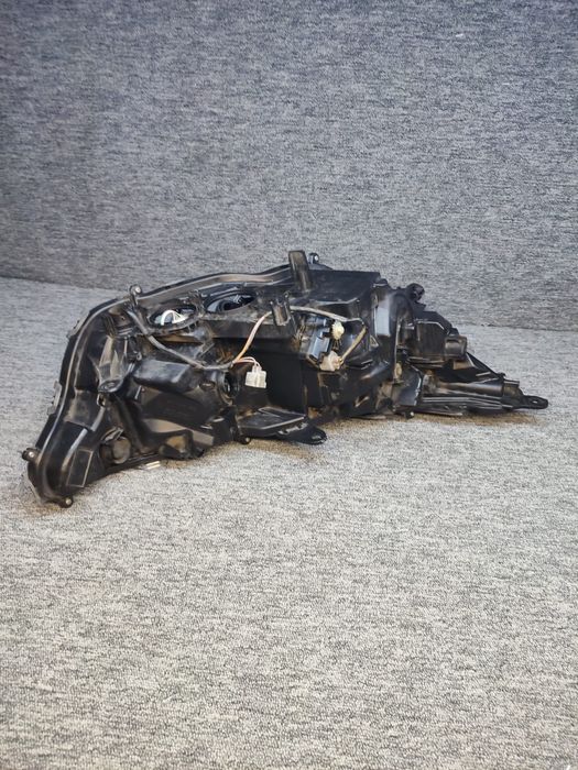 Far stanga Toyota Rav 4