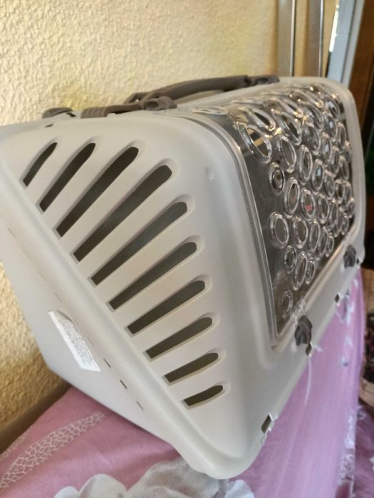 Vând cutie de transport animăluțe mici