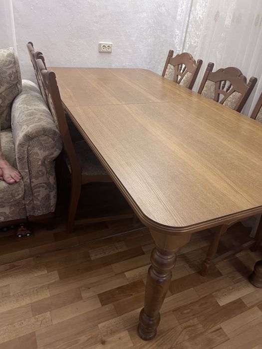 Продам деревянный стол