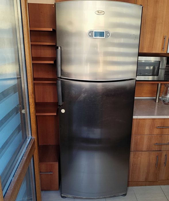 Голям хладилник Whirpool с проблем