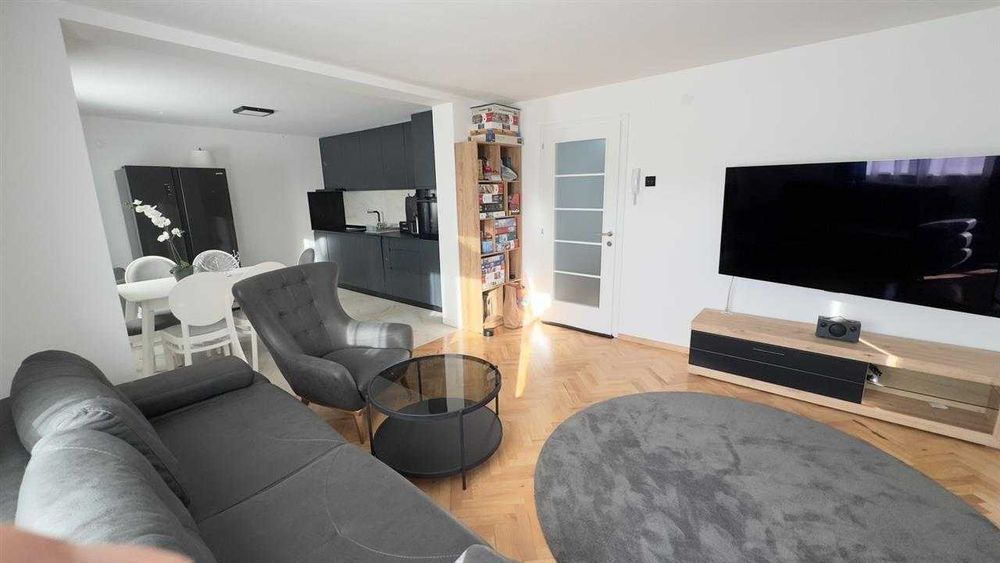 Дава се под наем Двустаен апартамент в Пловдив, Център - 63 кв.м за 357 € - Снимка #9