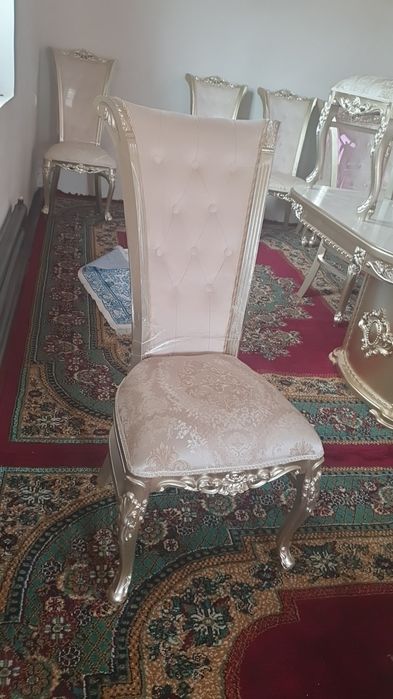 Sex ishlab chiqaruvchidan stol va stullar