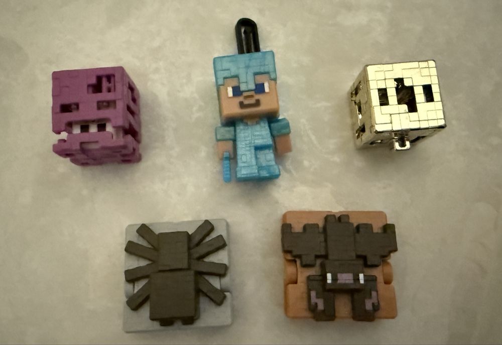Kinder Joy Stranger Things/Harry Potter/Minecraft