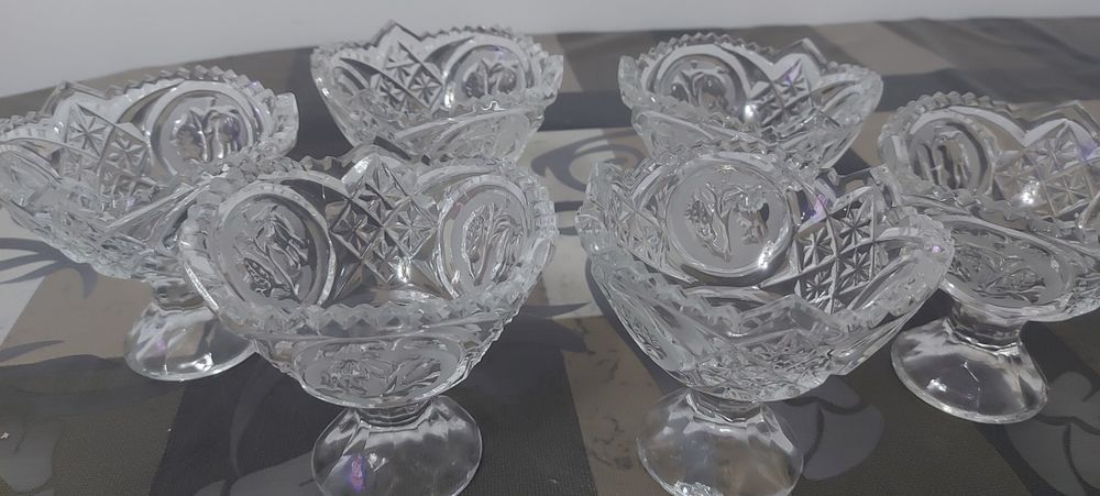 Хрусталь вазалар сатылады