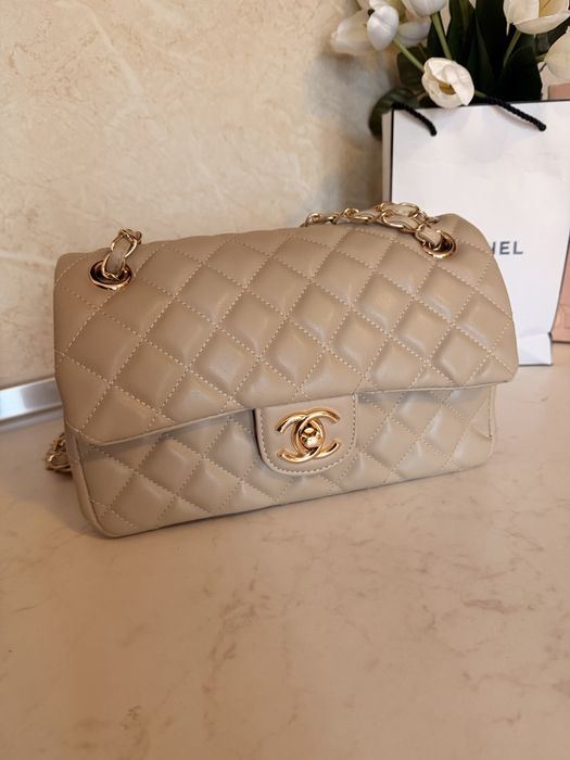 Дамска чанта Chanel Classic среден размер бежова