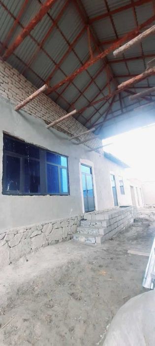 hovli sotiladi 2 ta xonasi bitgan