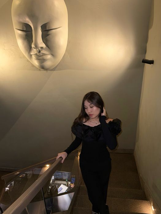 Черный нарядный лонгслив