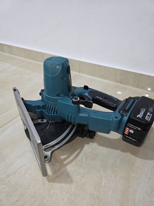 Fierastrau circular pentru metal Makita DCS 552