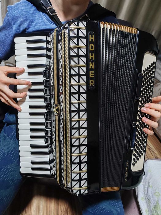 Acordeon HOHNE ATLANTIC III P 120 Basi + Cutie