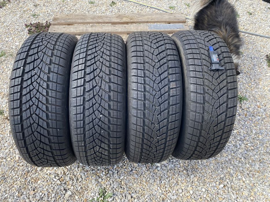 215/60/17 Гудиар Зимни