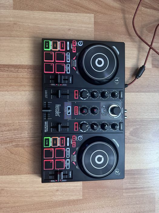 Продавам DJ пулт Hercules DJControl Inpulse 200