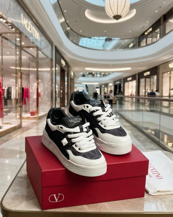 Adidasi unisex valentino
