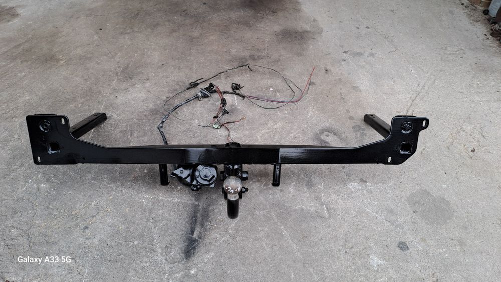 Теглич Оригинален за Ауди А6 Ц4/ Audi A6  C4 комби