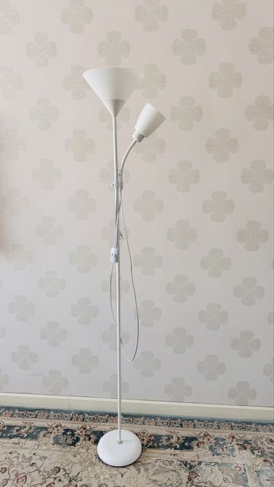 Продам светильник напольный