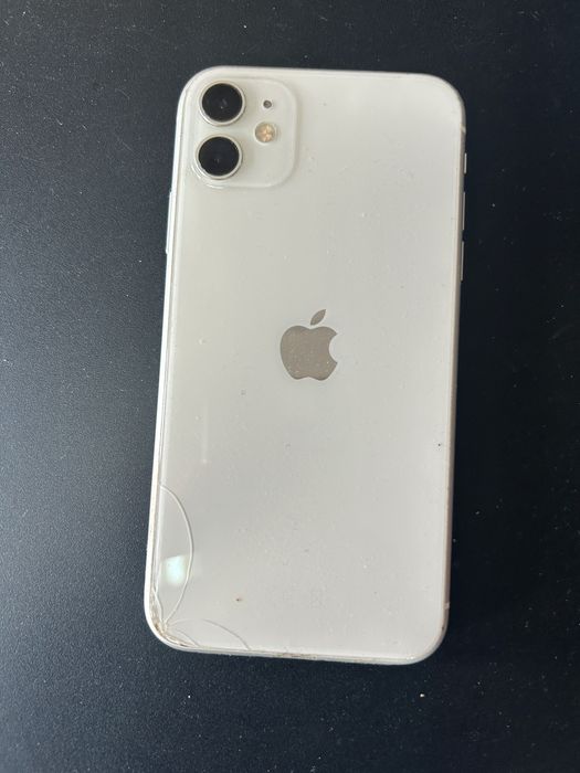 iPhone 11 128 GB бял