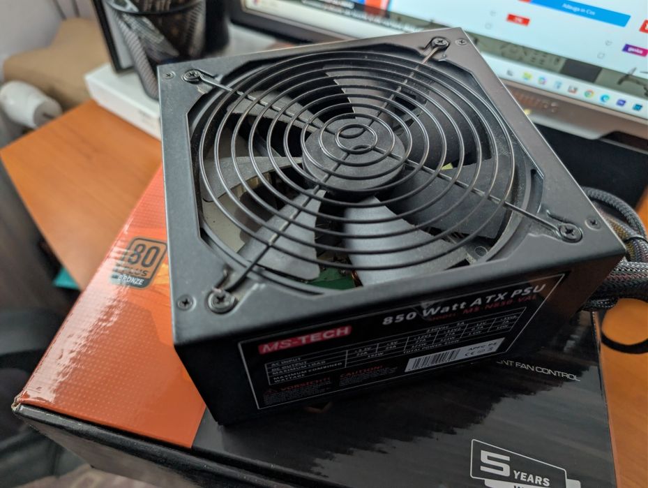 Vând Sursa PC 850W