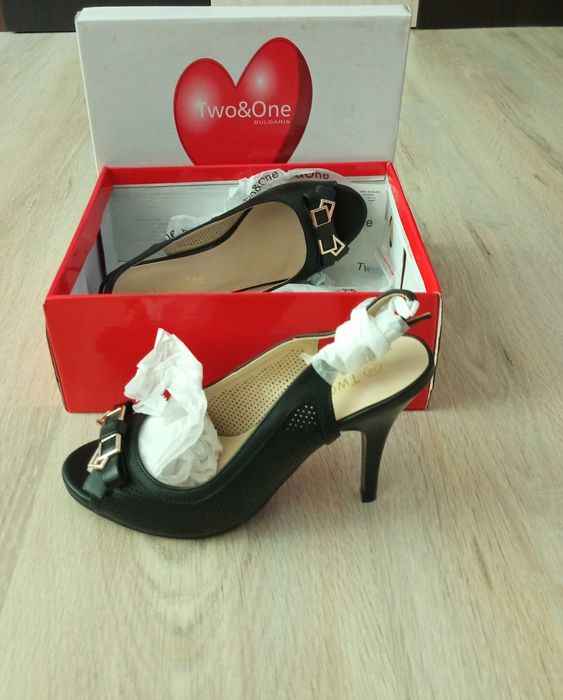 Дамски сандали с ток