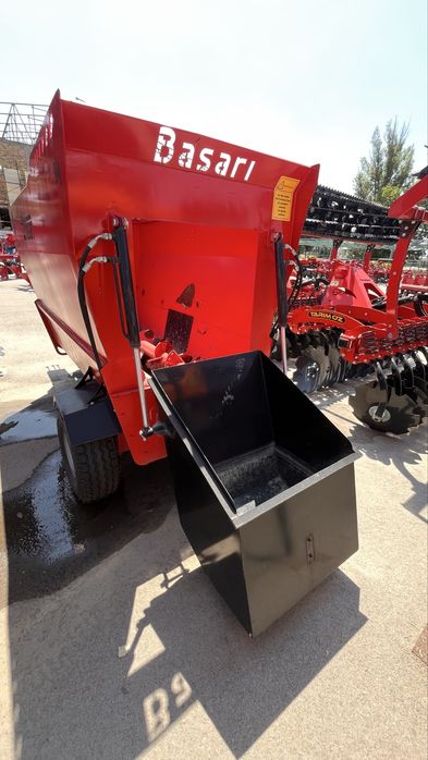 Смеситель-кормораздатчик 4м3. Турция