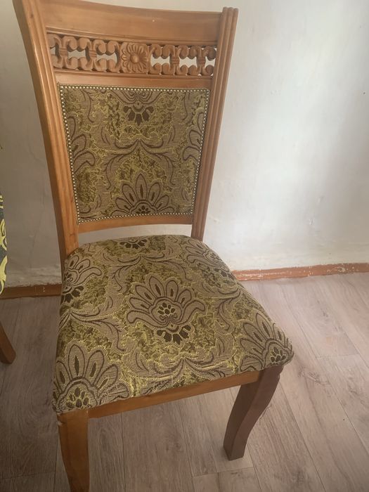 продается стол для гостинной