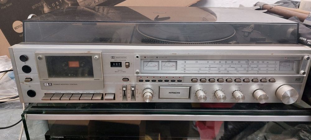 Продавам усилвател,дек и тунер и грамофон на Hitachi