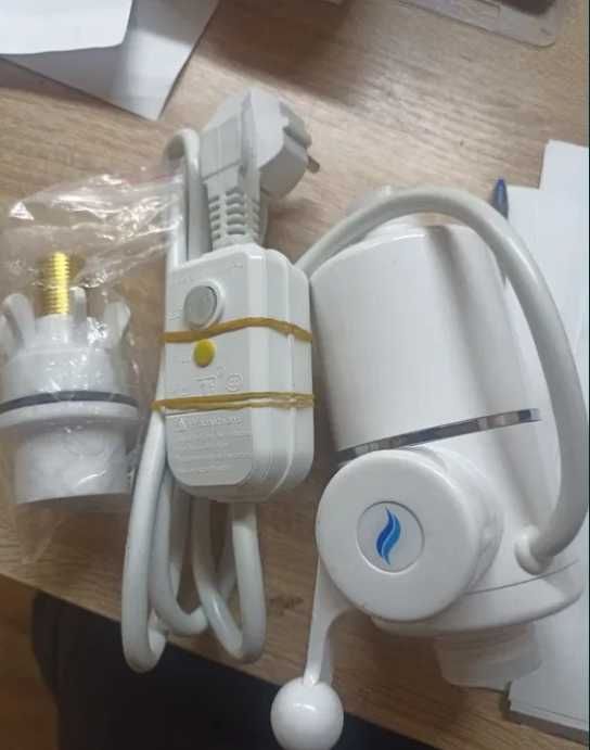 Электрический водонагреватель Aqua WH101W