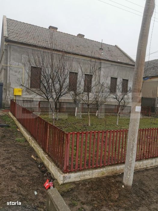 Casa de vanzare, 6 camere, 535 mp, zona Varias