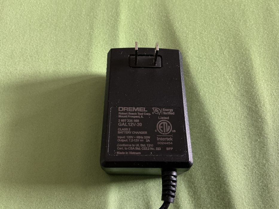 Ново зарядно за Dremel (Bosch) 12v - 2А, 110v (американско)