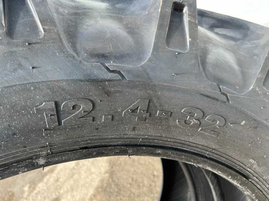 Marca OZKA 12.4-32 cu 8 pliuri cauciucuri noi pentru tractor