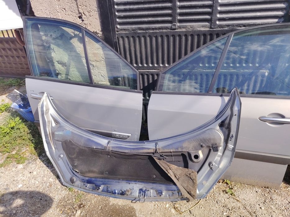Оборудвани врати Renault scenic 2005 та и преден капак