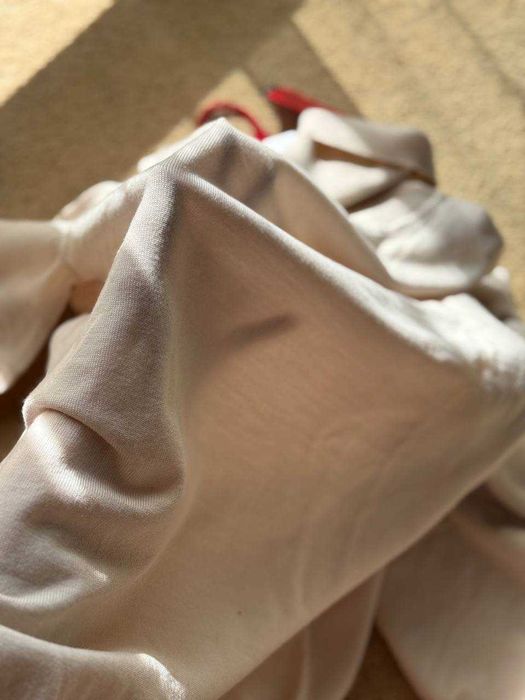 Продавам HUGO блуза от плетиво размер L, нова