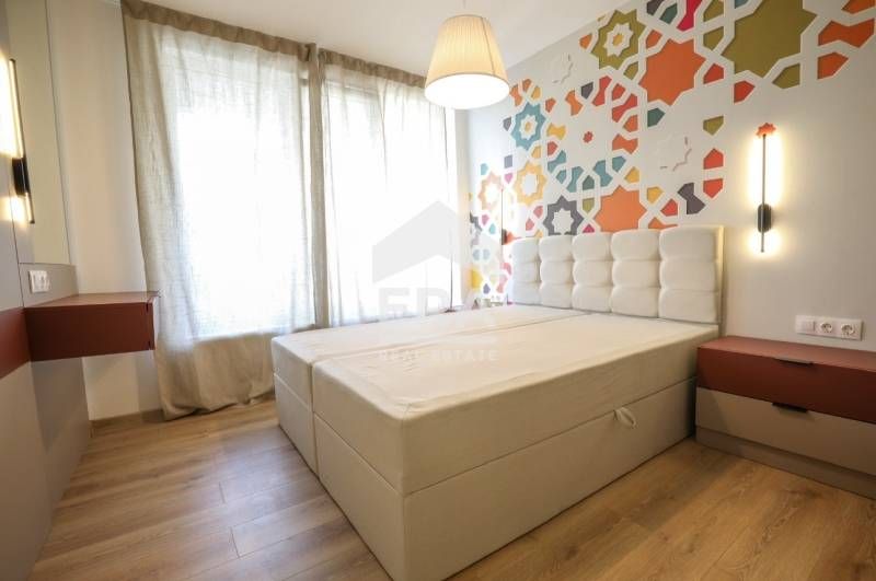 Продава се Тристаен апартамент в София, Център - 104 кв.м за 1614 €/кв.м - Снимка #2