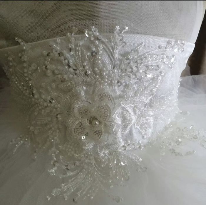 Платье белое на 2-3г. Размер 100см