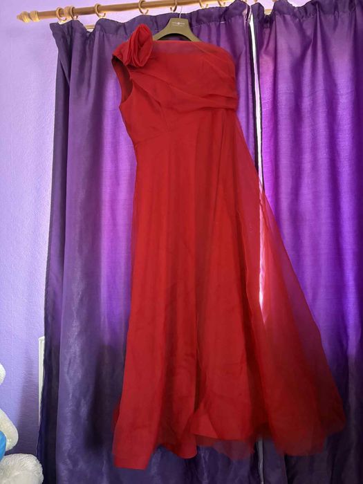 Vand Rochii Elegante!!