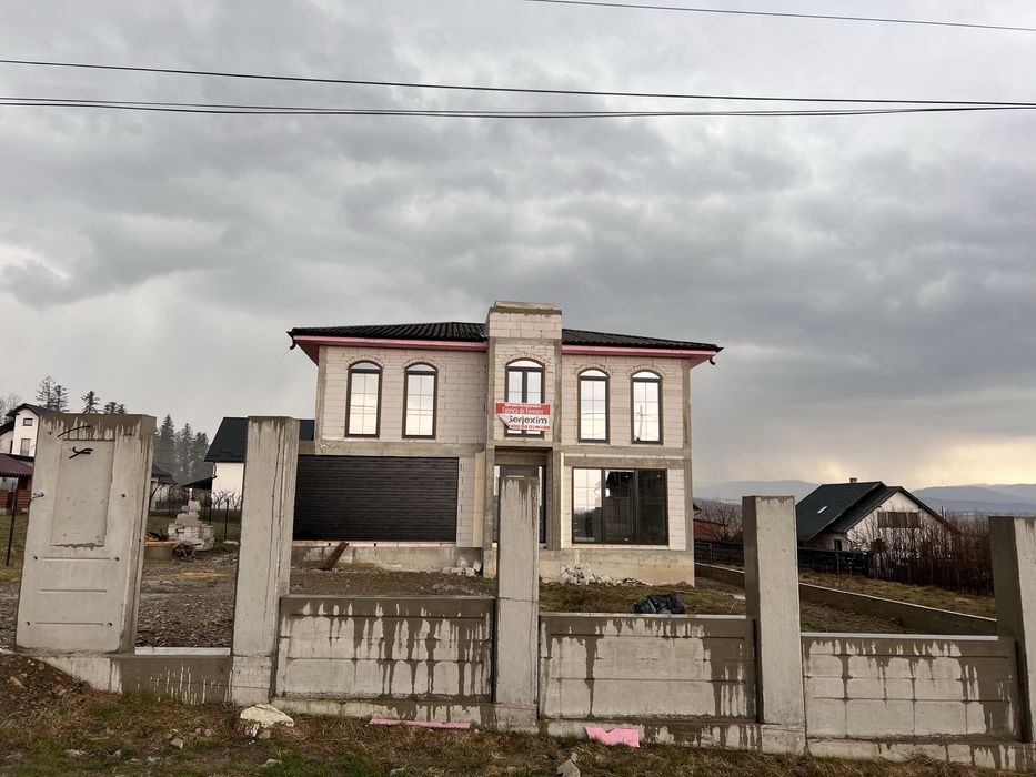 Casa moderna  P+1 cu garaj si teren, zona linistita, langa padure