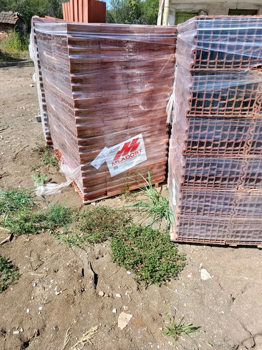 Продавам тухли Младос