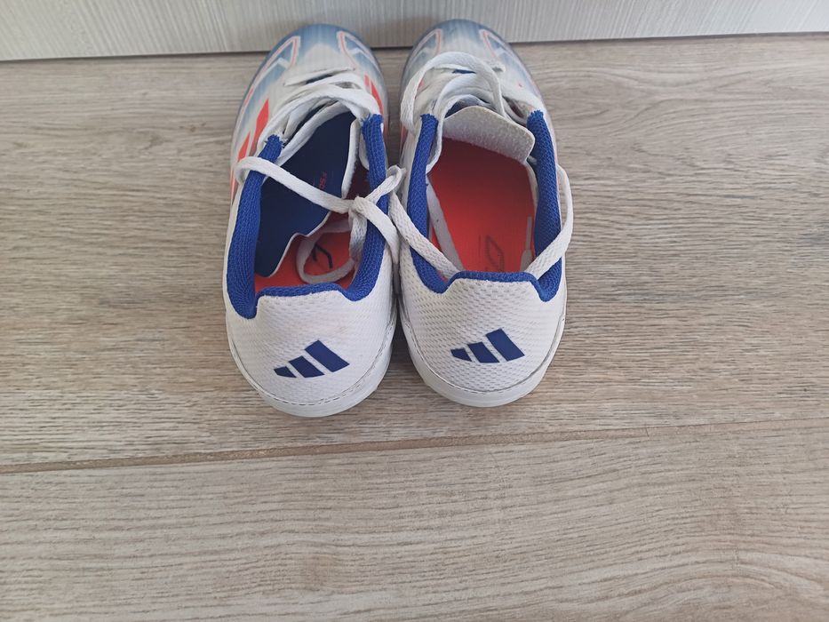 Футболни обувки - бутонки