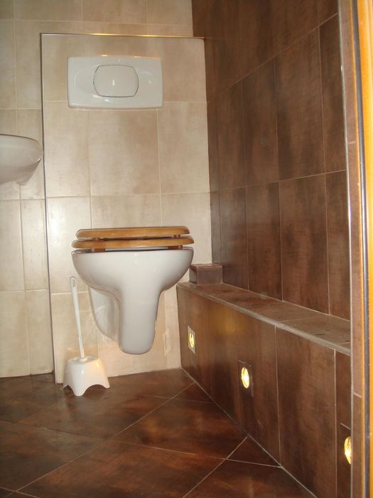 Дава се под наем Едностаен апартамент в Бургас, Център - 15 кв.м за 178.5 € - Снимка #4