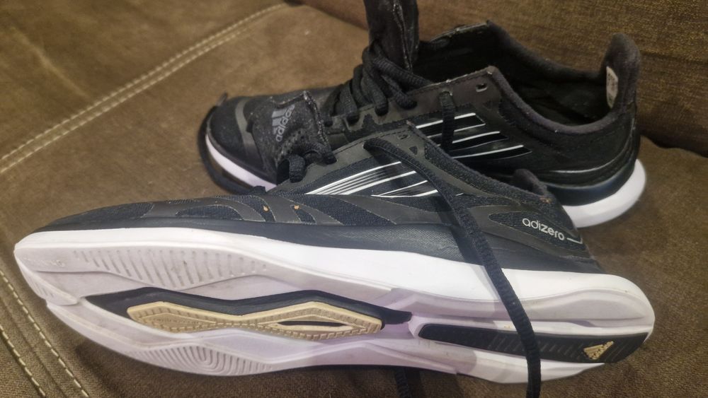 Adidasi dama de vanzare