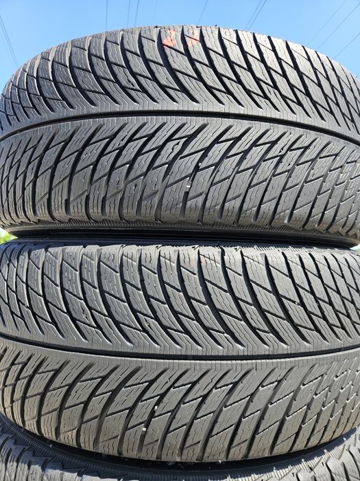 Vând 4 anvelope iarna 225/55r18 225/55/18 MICHELIN