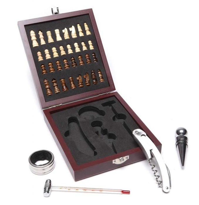 Луксозна КУТИЯ ЗА ВИНО с ШАХ и Аксесоари. Подаръчен комплект с ШАХМАТ