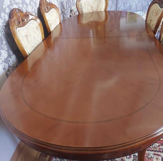 Стол со стульями