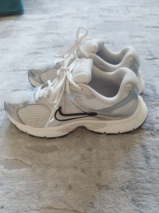 Оригинални дамски маратонки NikeNIKE