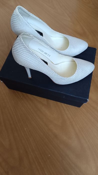 Отдам туфли женские