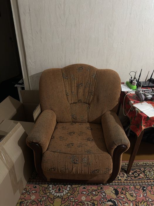 Продам диван с 2 креслами