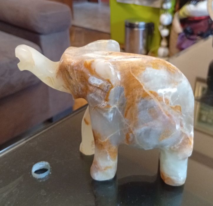 Продавам декоративни фигурки