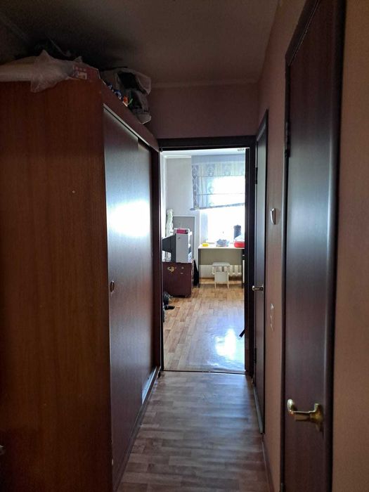 продается трехкомнатная квартира