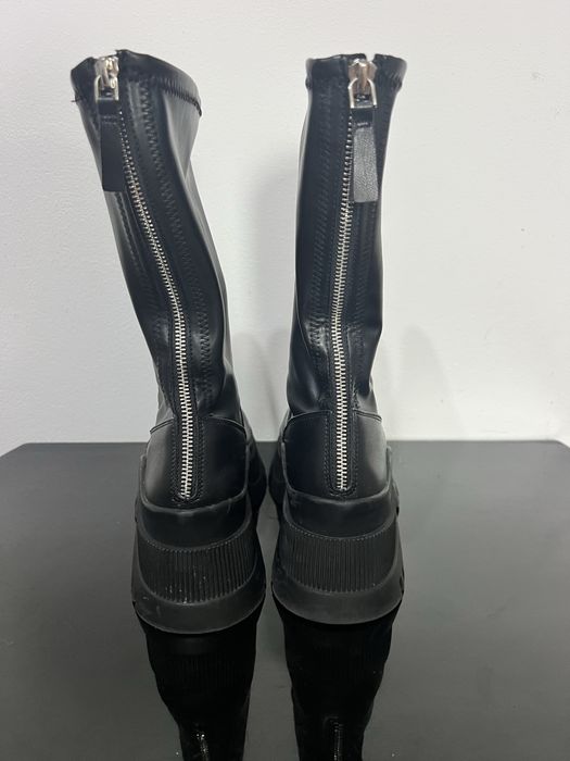 Cizme Zara din piele naturală purtate puțin vin foarte bine în picior