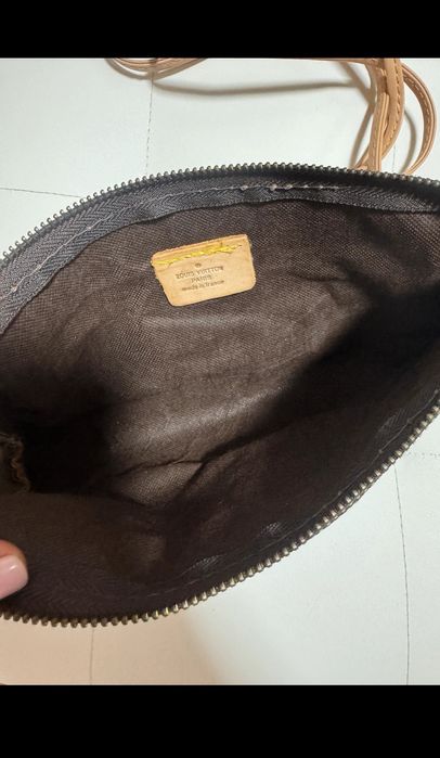 Geanta cu lant auriu