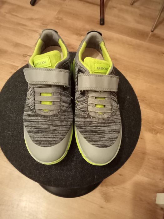 Adidași firma geox Nr 35