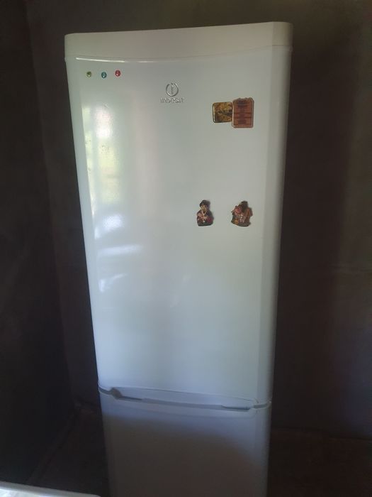 Продам холодильник  Indesit, в отличном состоянии..